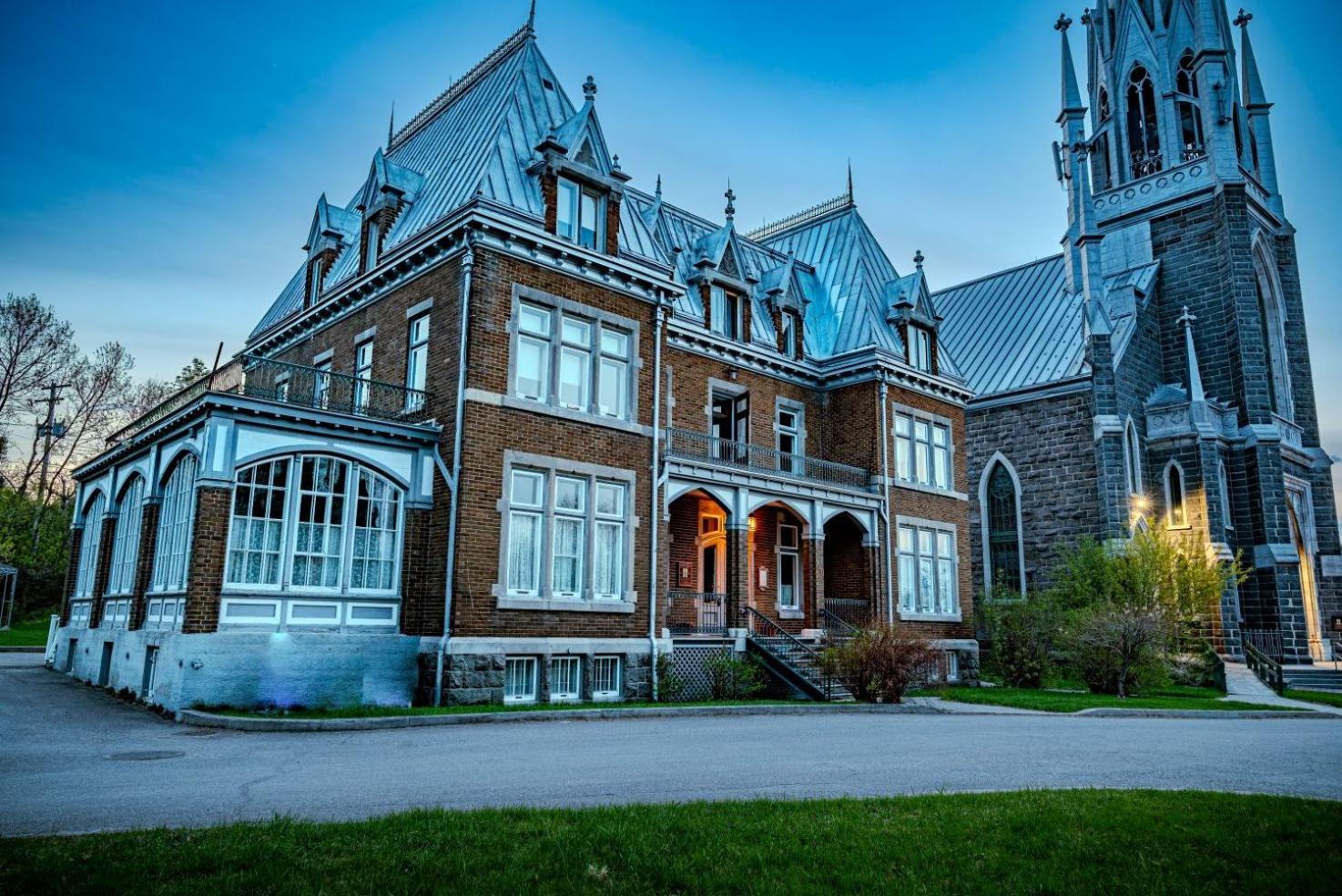 Hotel Chateau Cran Chaud Saguenay Exterior photo